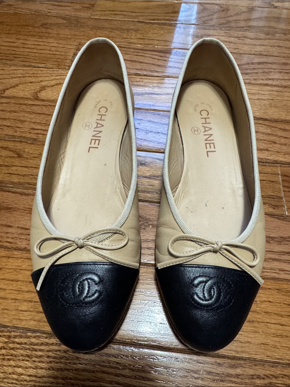 CHANEL Beige and Black Cap-Toe Leather Ballet Flats